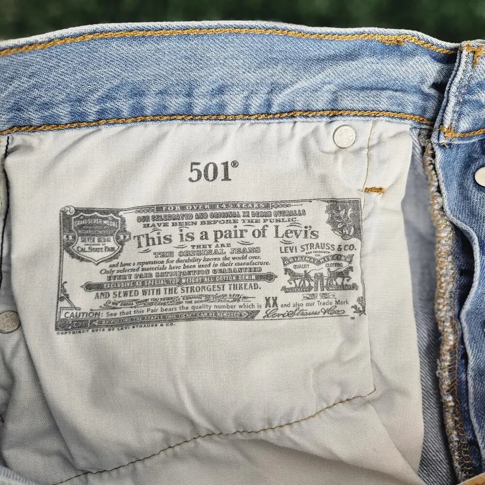 Levi's 501 Women Shorts W30(32) Blue Denim Cut Off Distressed Frayed Button Fly - Picture 10 of 13